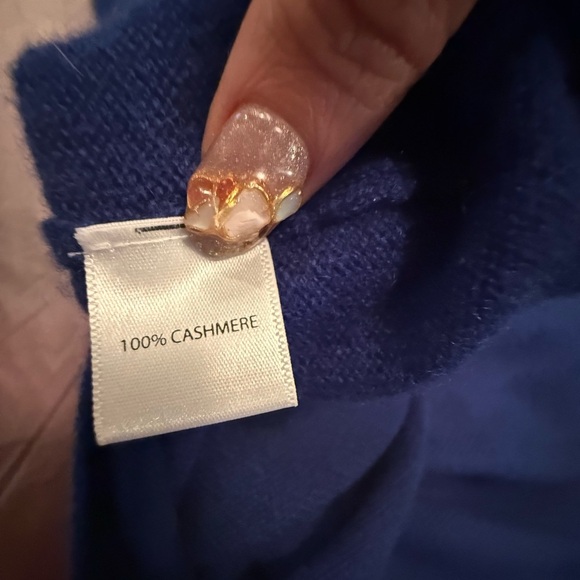 Saks 5th Avenue 100% Cashmere Blue Ruffle front Vneck L/S Sweater Size Large - Picture 8 of 10